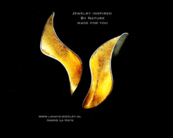 Classico - Stijlvolle oorbellen van gepatineerd zilver en 24 krt goud. Vergulde blaadjes sieren je oor.